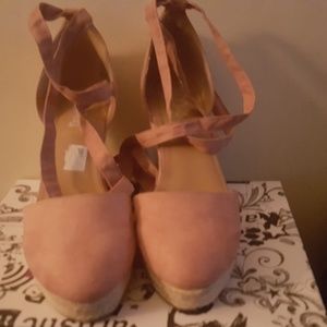 Women's shoes worn once